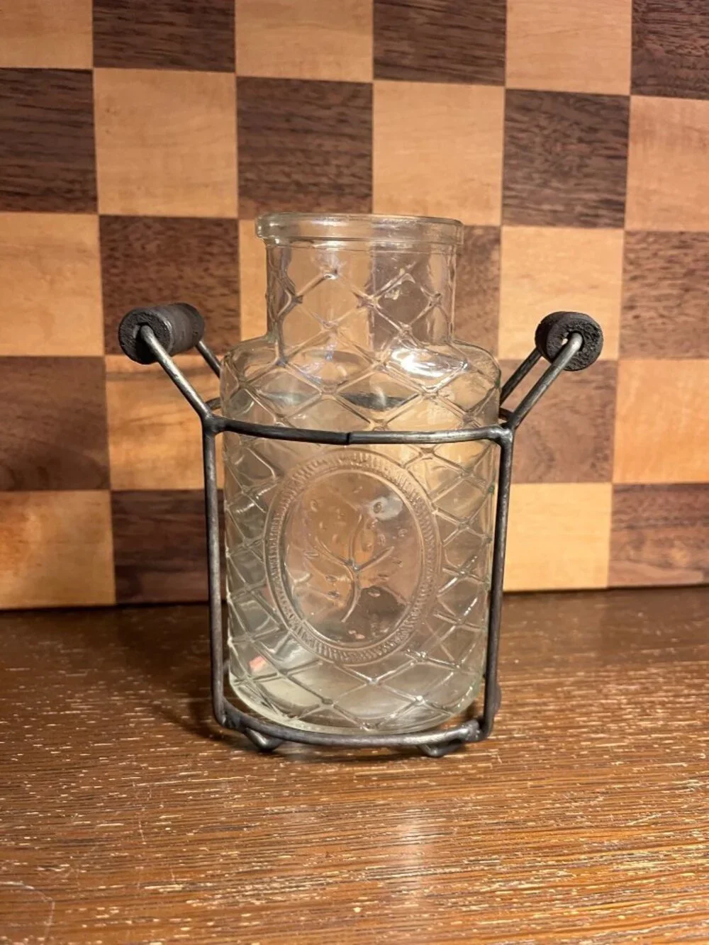 Glass Vase in Caddy A641